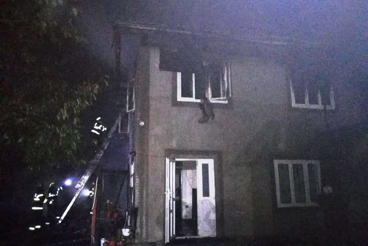 Noi date și cauza incendiului în urma căruia 2 fetițe și mama lor au murit (FOTO)