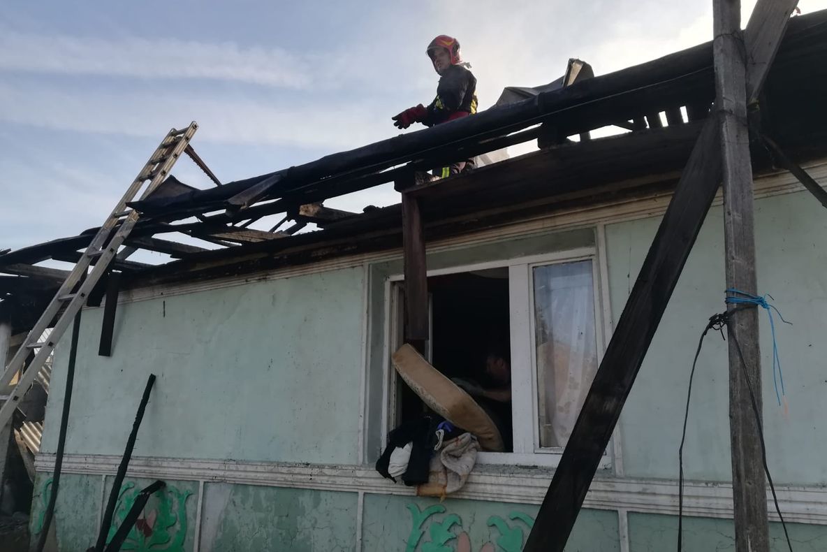 O butelie a explodat într-un incendiu la Tămășeni