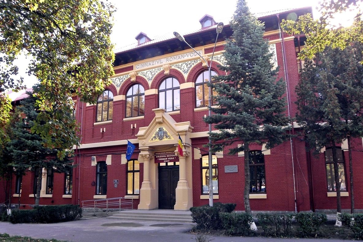 Colegiul Național ”Roman Vodă”, calificativ maxim-Foarte Bine, la evaluarea realizată de Comisia Națională ARACIP