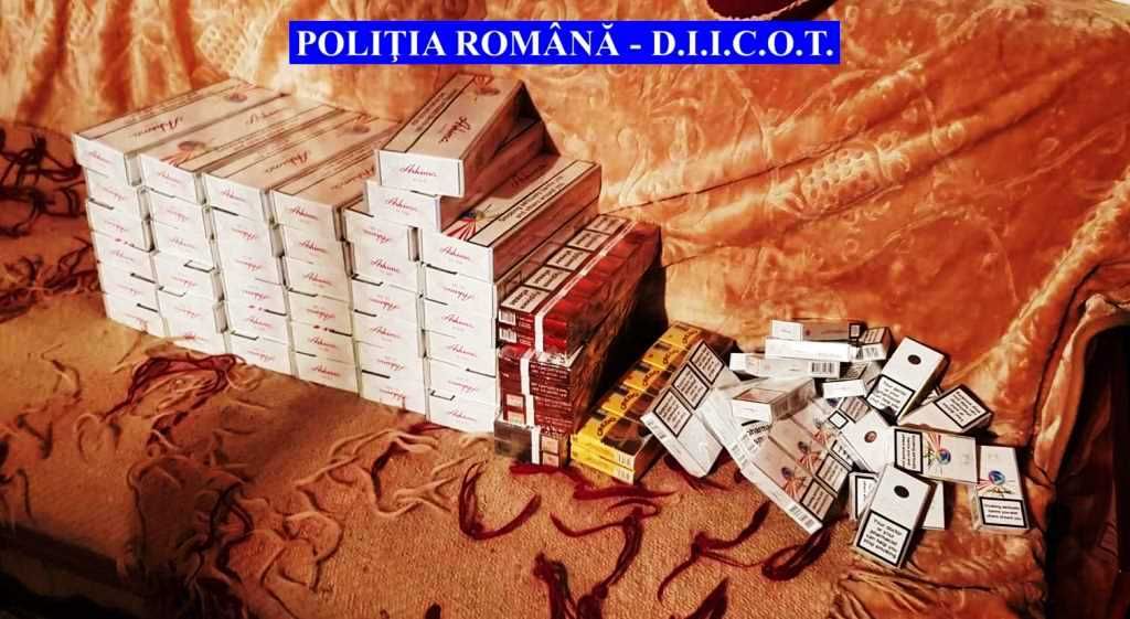 Grup infracțional, destructurat de polițiști. 7 persoane au fost reținute (FOTO)