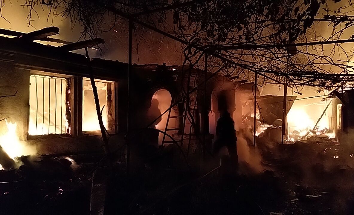 Bătrân decedat într-un incendiu pornit de la o lumânare (FOTO)