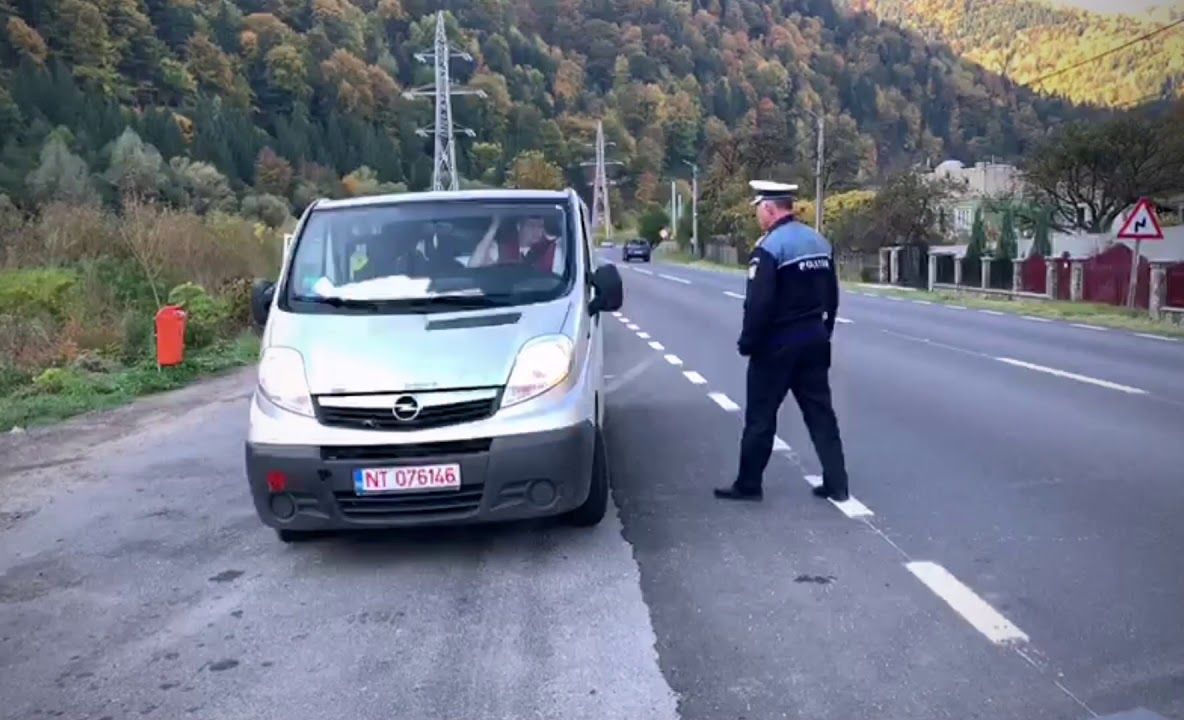 Controale, în trafic, la mașinile destinate transportului public de persoane și mărfuri (FOTO-VIDEO)
