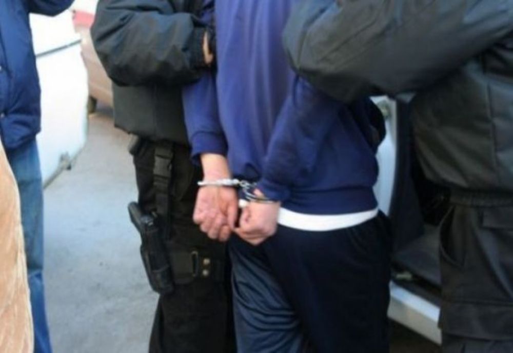 Scandalagiu potolit cu cătușe