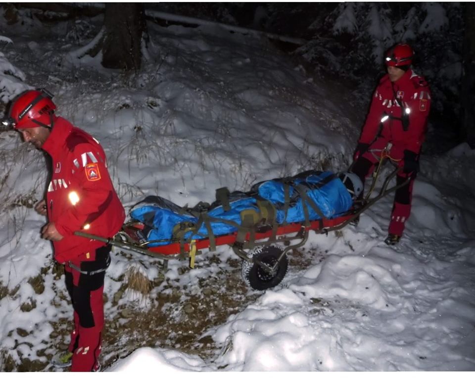 Bătrân abandonat pe Ceahlău. S-a solicitat intervenția Salvamontului. Decizia a fost cea corectă