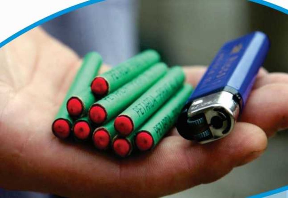 Polițiștii nemțeni, cu ochii pe vânzătorii de petarde și artificii