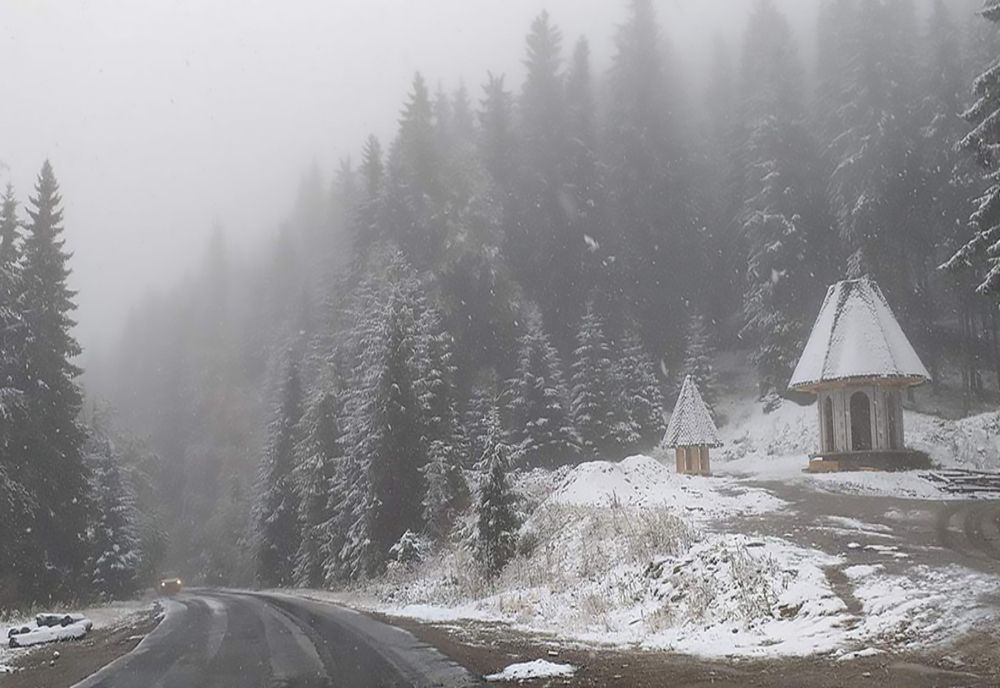 Ninsori slabe și vreme rece în Neamț. Starea drumurilor naționale