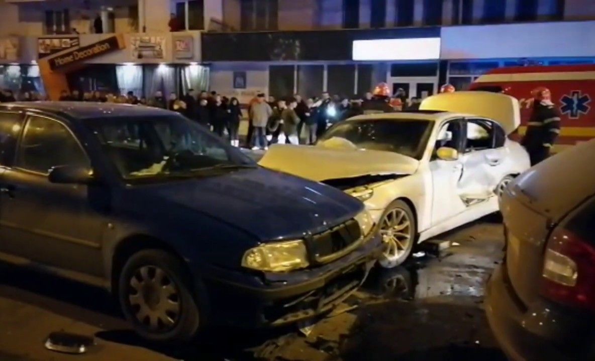 Accident cu 6 victime după un impact între 4 mașini (FOTO-VIDEO)