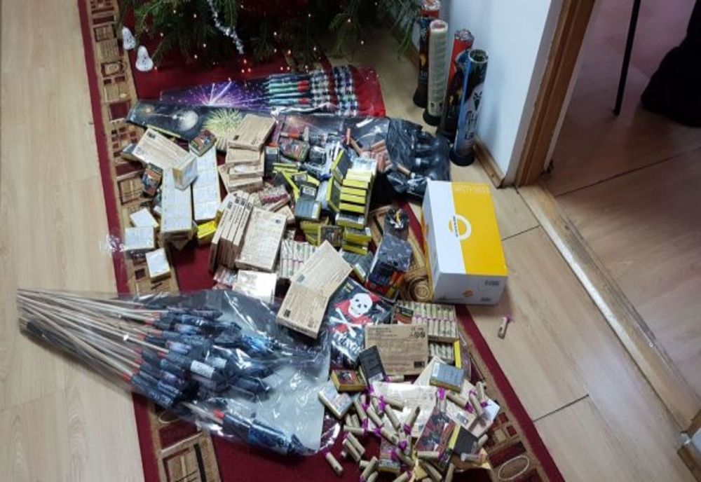 Tânăr din Gârcina, prins cu un întreg arsenal de petarde
