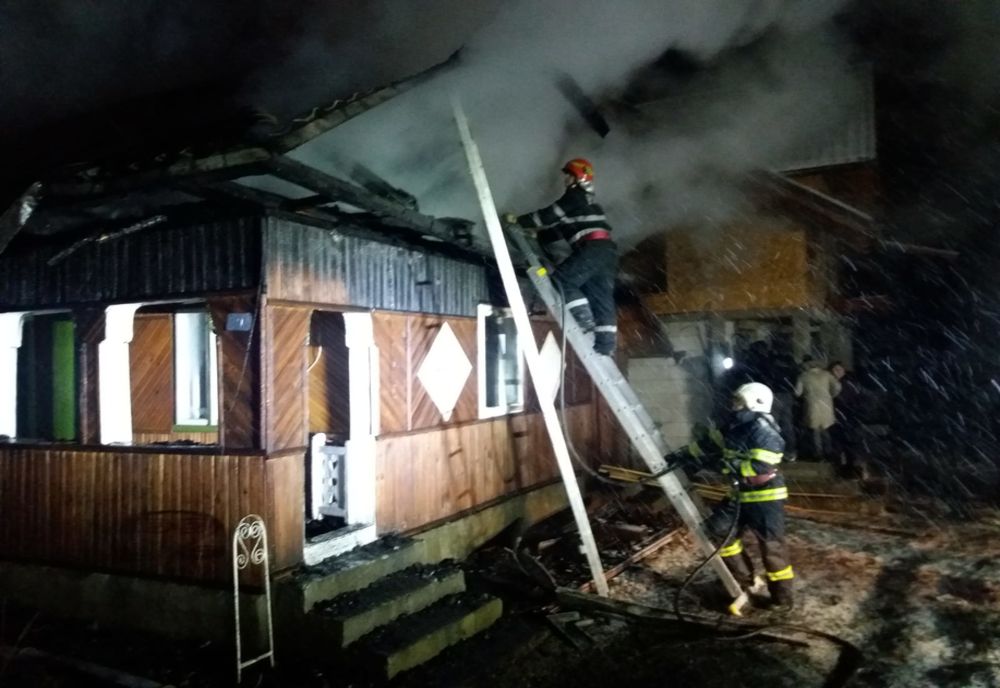 Au rămas fără acoperiș deasupra capului în miezul iernii