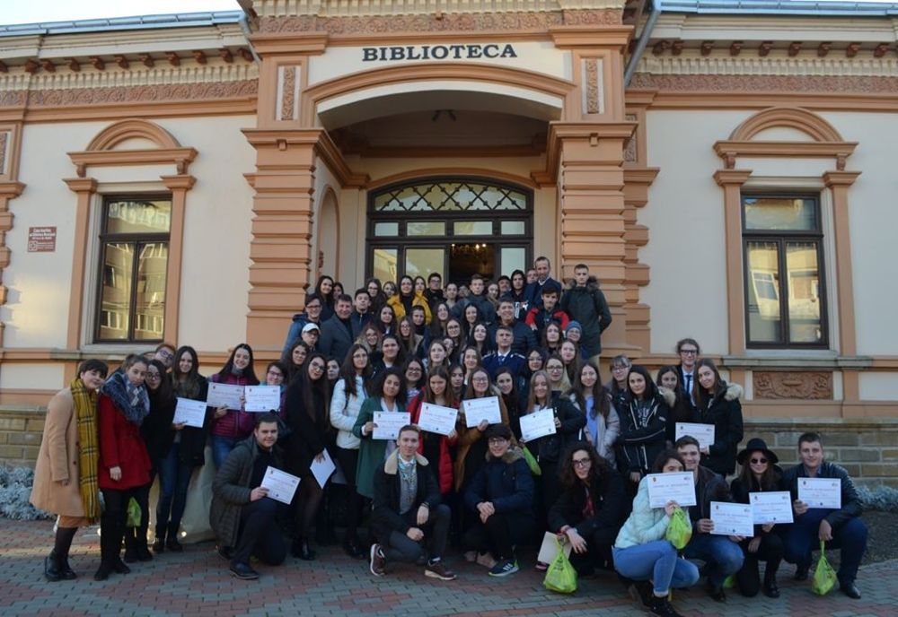 Voluntarii, premiați la Roman
