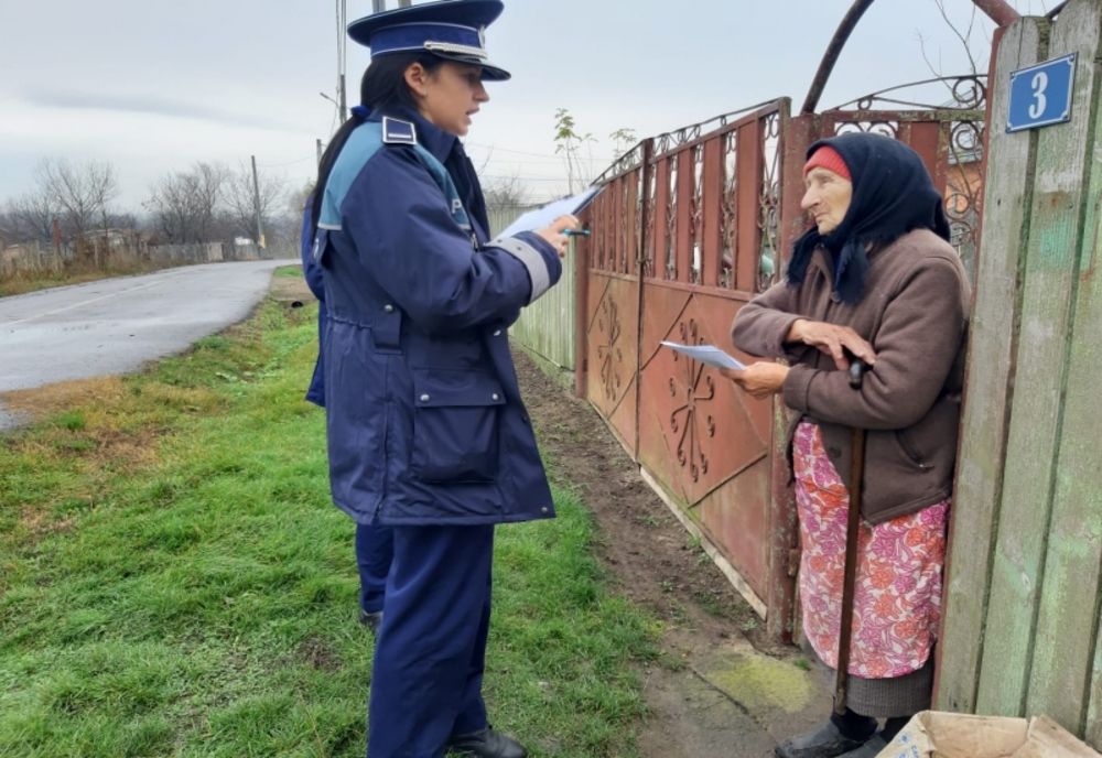 Polițiștii nemțeni, la pas prin sate pentru prevenirea  comiterii de înșelăciuni prin metoda ”Accidentul”