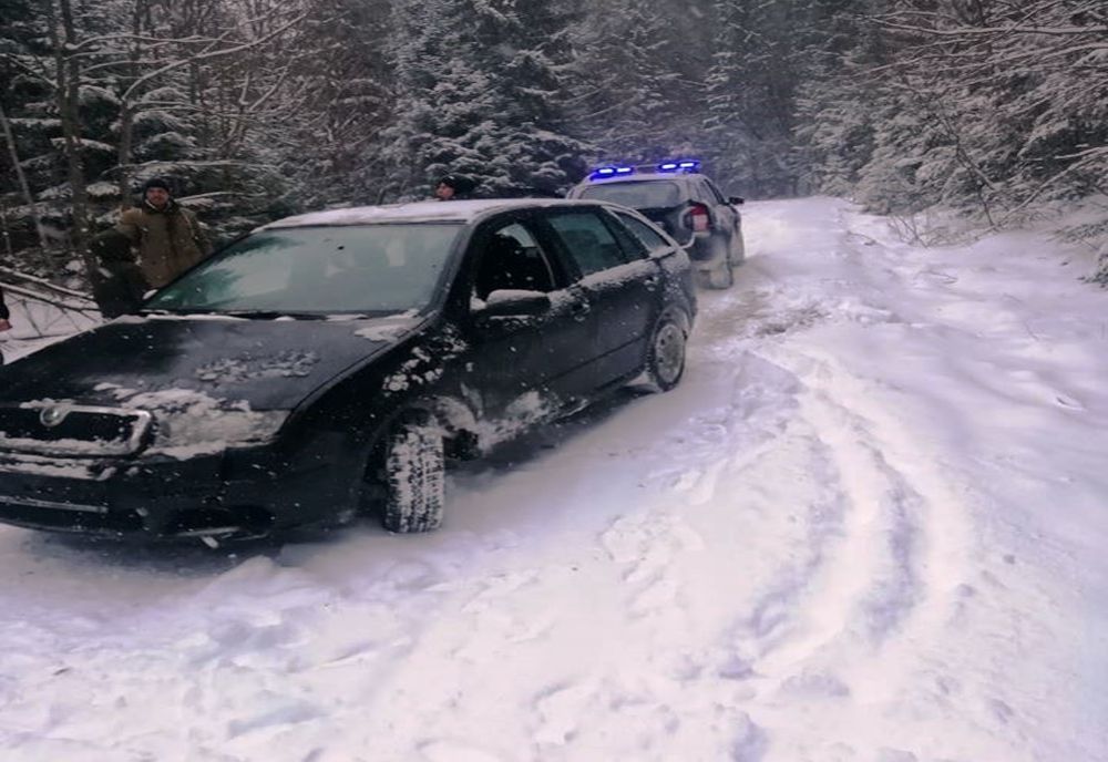 O familie cu un copil de 8 ani a avut nevoie de intervenția jandarmilor montani din Bicaz 