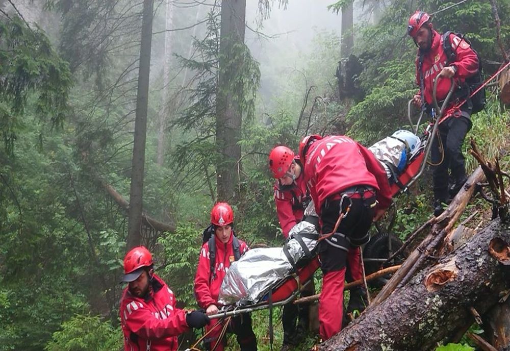 Acțiune de salvare în derulare în Masivul Ceahlău! Condiții meteo dificile- rafalele de vânt depășesc 90km/h