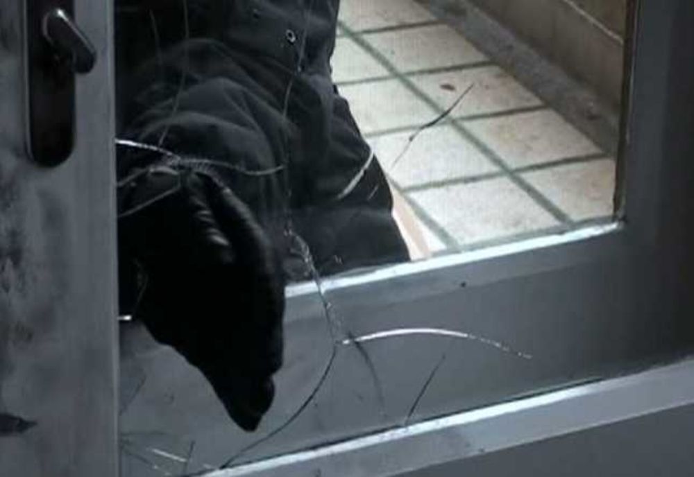 A încălcat ordinul de protecție și a continuat să-și terorizeze mama