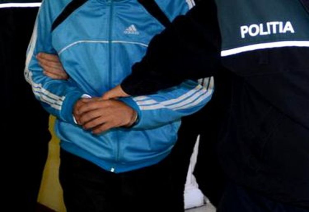 Reținut de polițiști pentru că s-a apropiat prea mult de fosta concubină