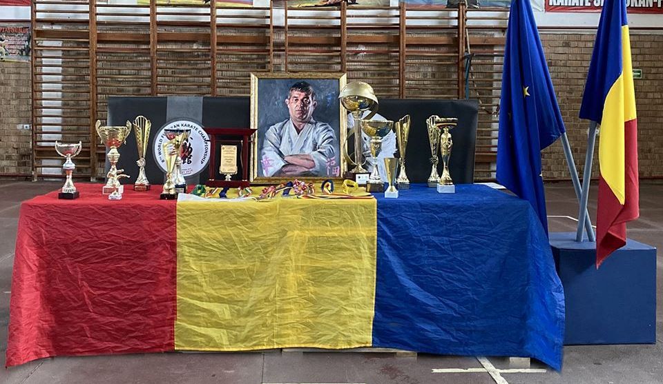 Cei care doresc să-i aducă un ultim omagiu antrenorului Paul Pintilie, așteptați la sala mică Ceahlăul