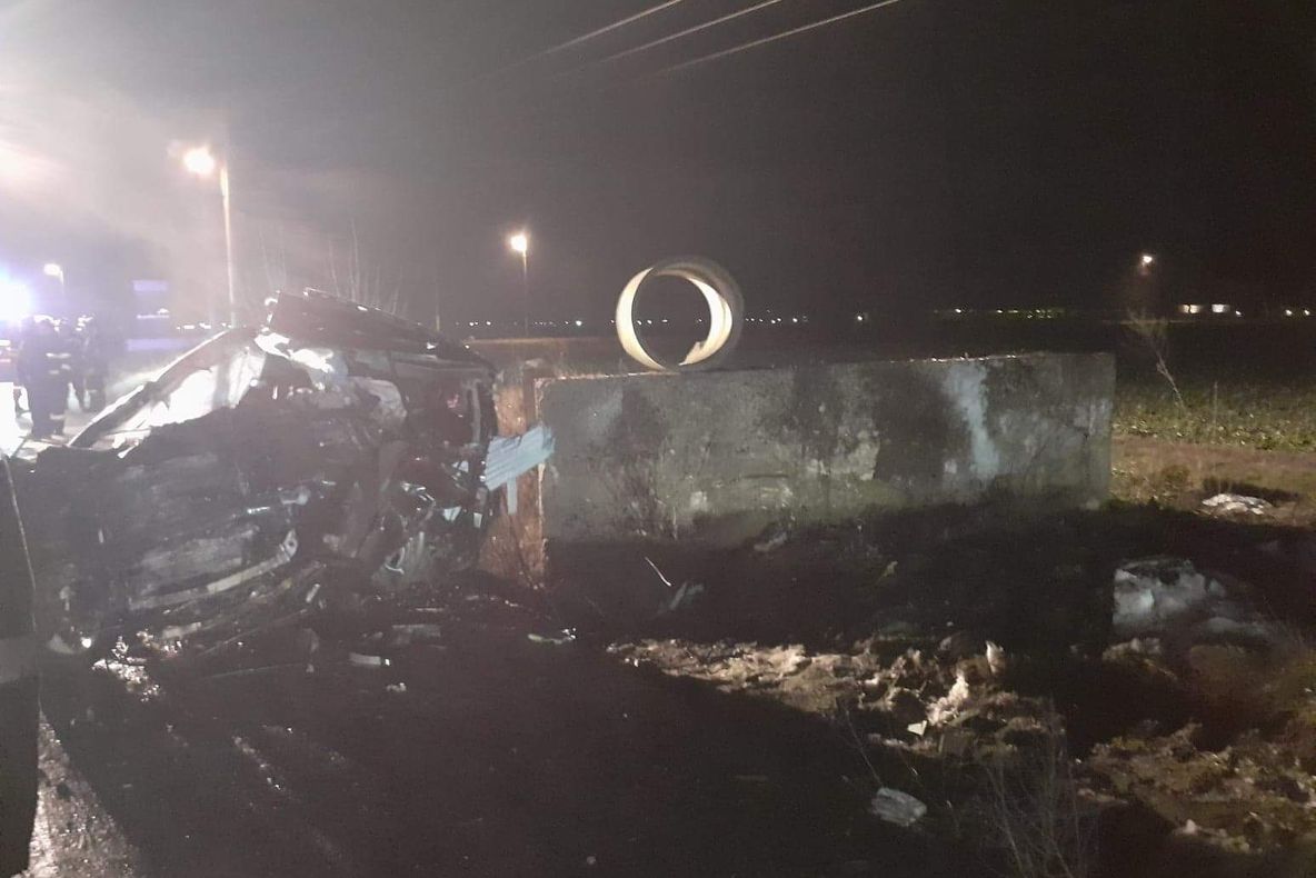 Accident mortal în Neamț. Un șofer de 30 de ani și-a găsit sfârșitul încarcerat (FOTO)