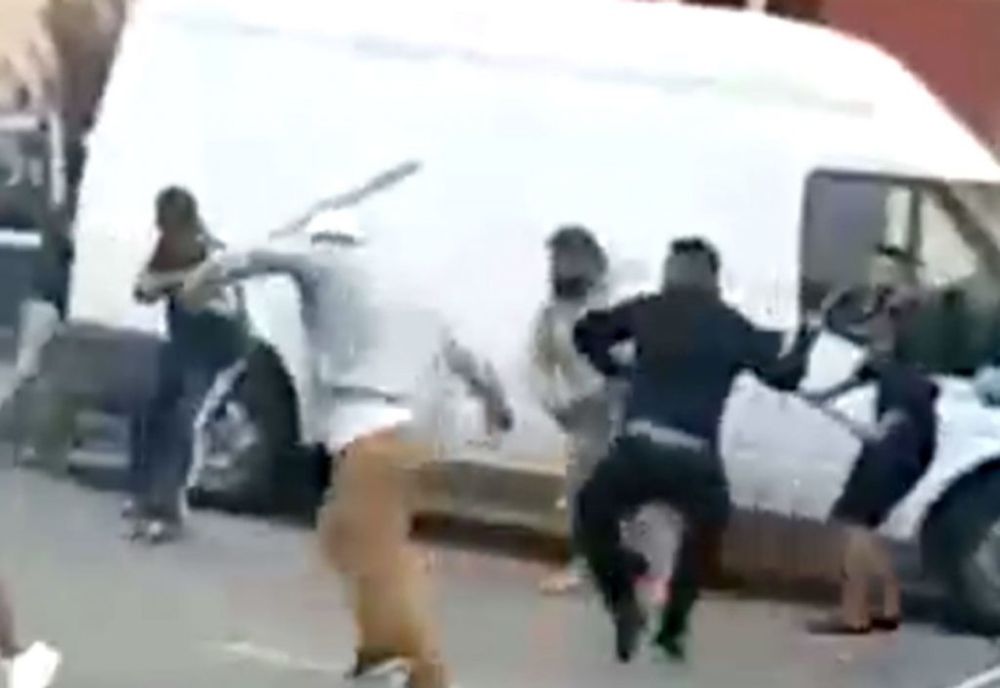 O bătaie în sat s-a lăsat cu patru rețineri