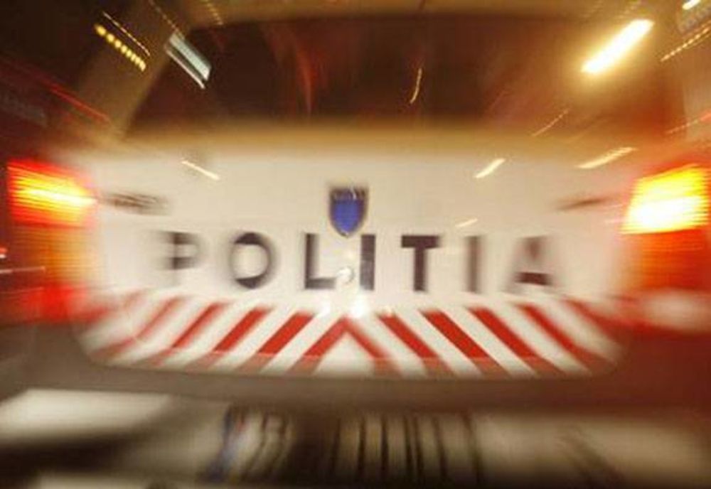 A fugit de polițiști și s-a oprit cu mașina în gard. A fost depistat și reținut a doua zi