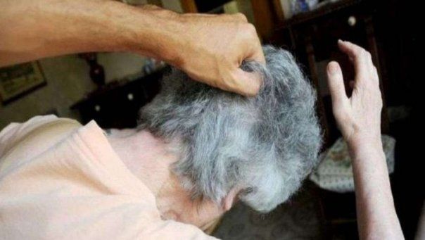 Bătrână de 90 de ani, bătută cu bestialitate de propriul fiu