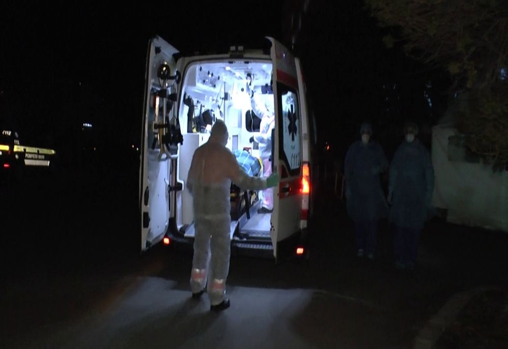 Dosar penal pentru bărbatul care a fugit din centrul de carantină, aruncându-se pe geam