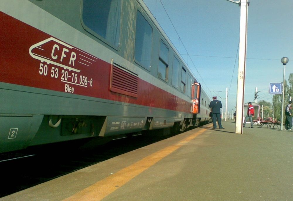 ACTUALIZARE: Tânăr de 19 ani a murit electrocutat pe un vagon de tren, în Roman
