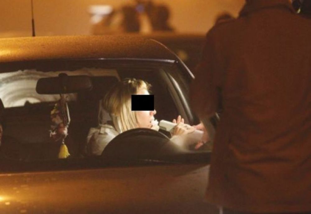 Femeie, prinsă beată la volan chiar de 8 Martie