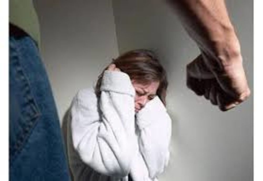 S-a întors acasă să-și bată mama, deși avea ordin de protecție emis pe numele său