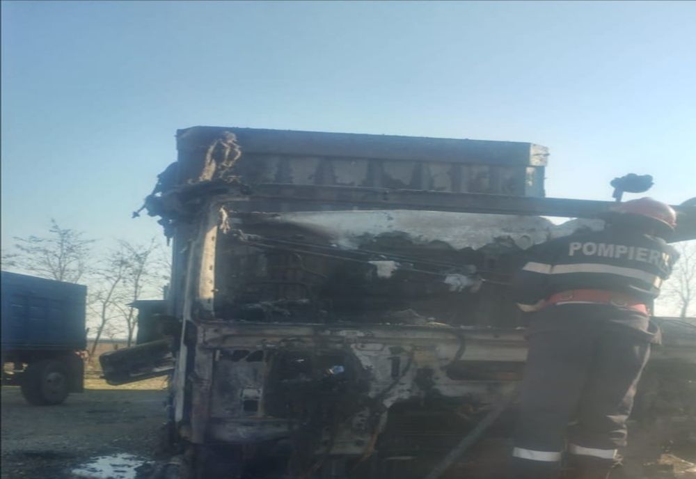 Un TIR încărcat cu bere a luat foc la Horia (FOTO)