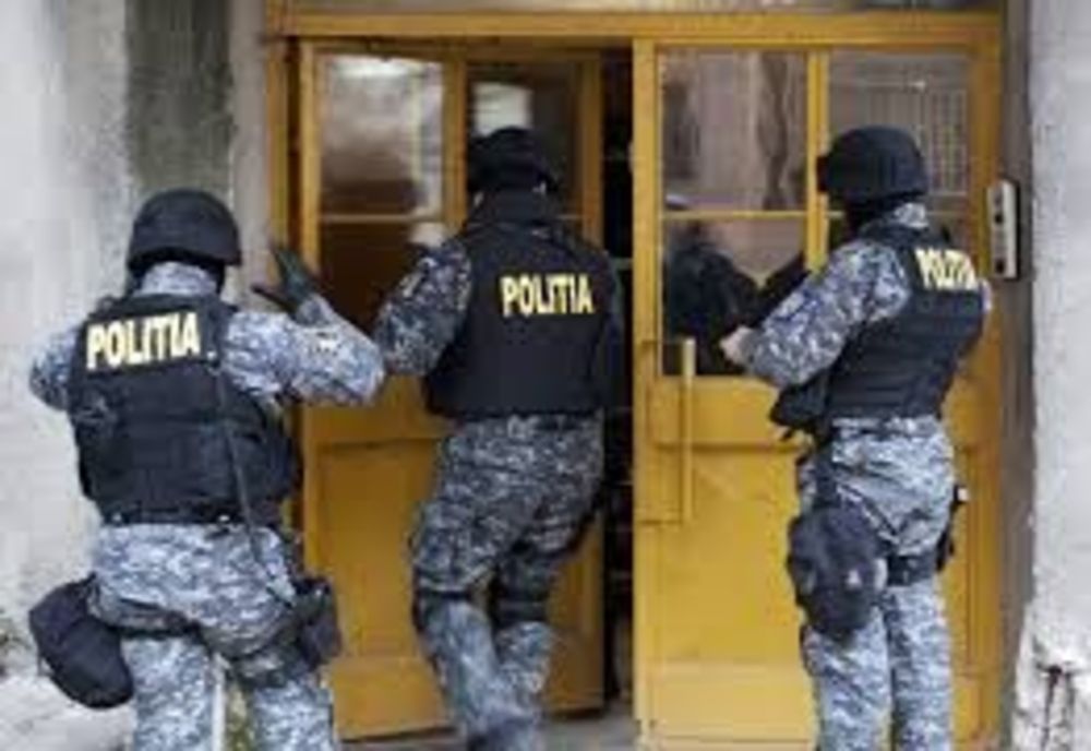 Cinci percheziții domiciliare pentru două monopompe și un acumulator. Hoțul, arestat