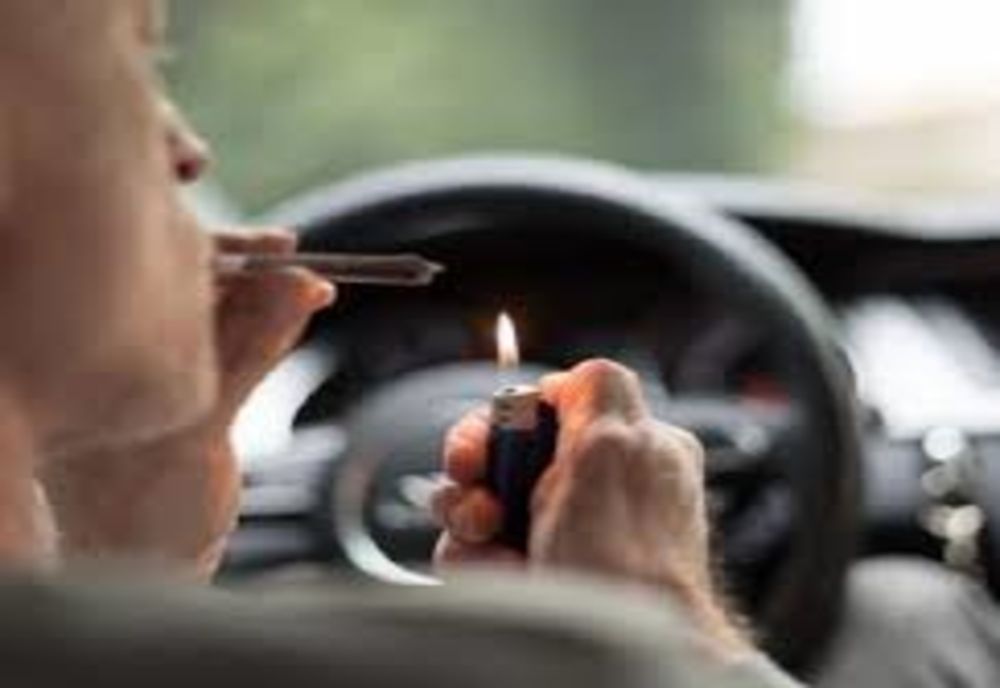 Dosar penal pentru un tânăr depistat drogat la volan