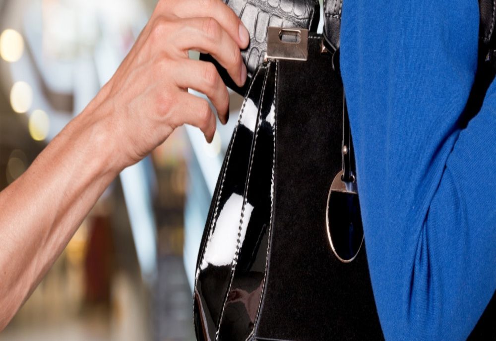  O hoață mai puțin pe străzile din Roman. Va sta trei ani și patru luni la închisoare