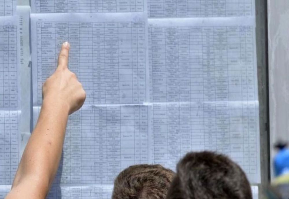 Rata de promovare la Bacalaureat în județul Neamț este de 64,89 %. Un singur absolvent a obținut media ZECE