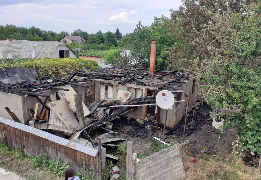 Casă mistuită de un incendiu în localitatea Tupilați. Focul a fost pus intenționat!