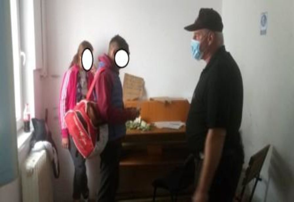 S-a prefăcut oarbă ca să facă bani din mila trecătorilor