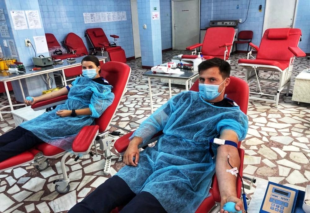 Jandarmii nemțeni în „misiune” la Centrul de Transfuzie Sanguină Piatra Neamț