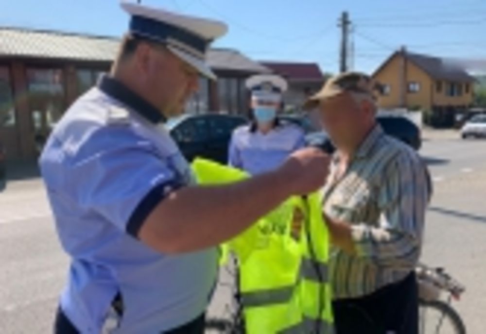 Veste reflectorizante pentru bicicliști și căruțași (FOTO)