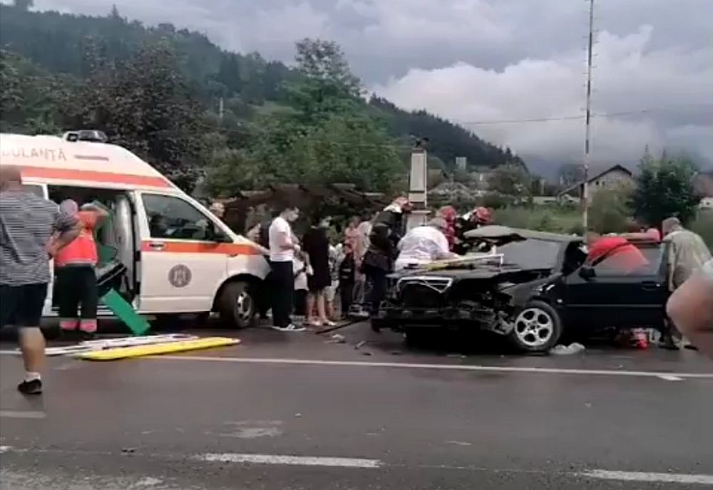 Accident grav în Bicaz! Trei victime dintre care una inconștientă (FOTO)