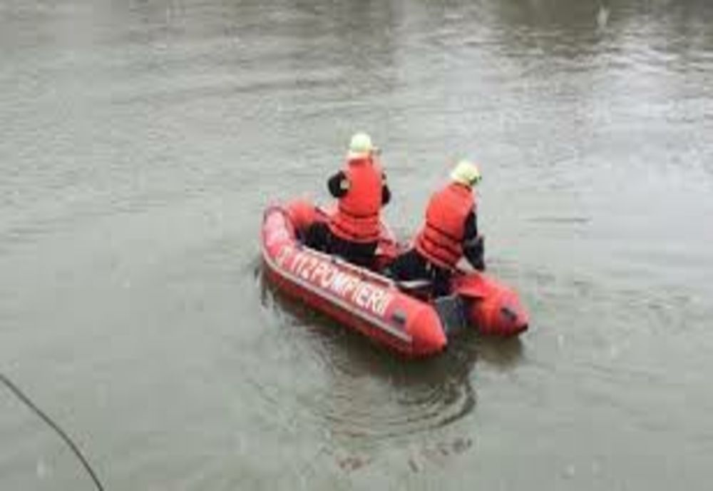 Bărbat decedat scos din Moldova de pompieri