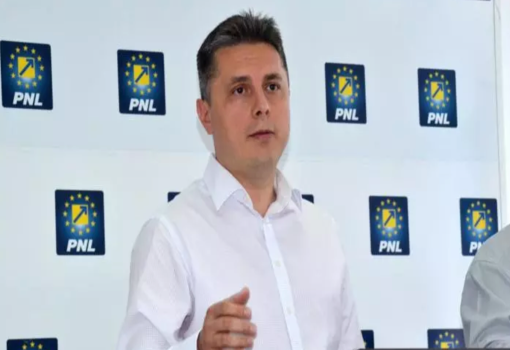 Mugur Cozmanciuc (PNL) l-a depășit pe Ionel Arsene (PSD) în cel mai recent sondaj. Respondenți: Cozmanciuc, bun de președinte al CJ Neamț