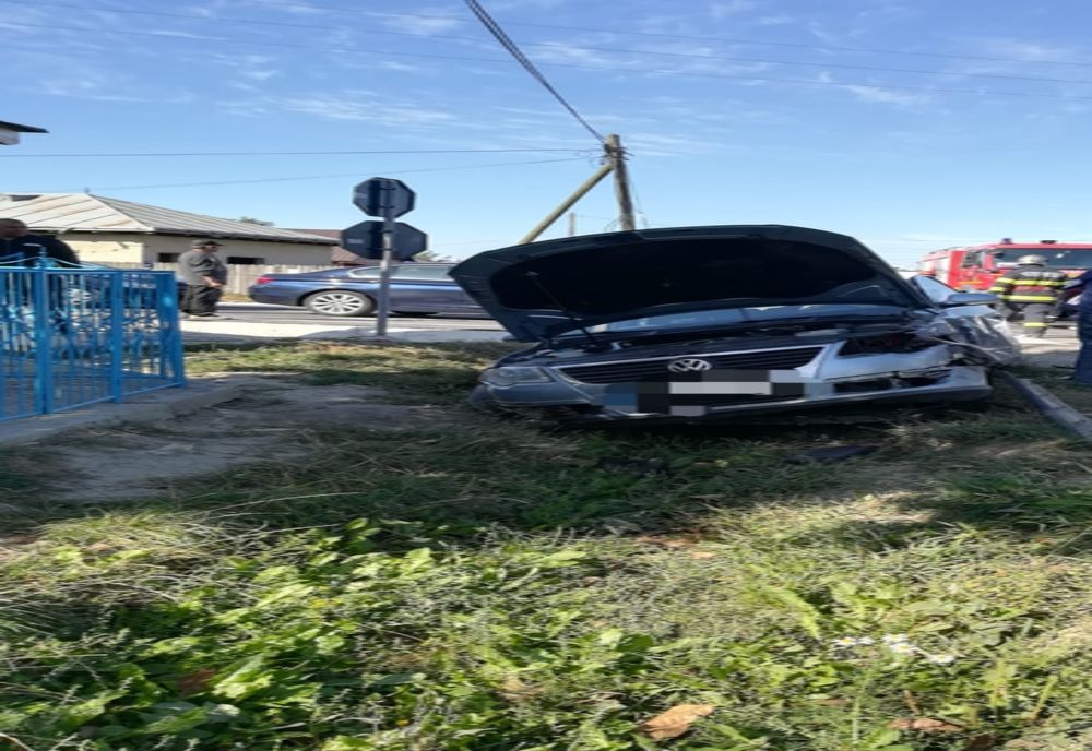 Accident în Gâdinți! O femeie a rămas încarcerată(FOTO)