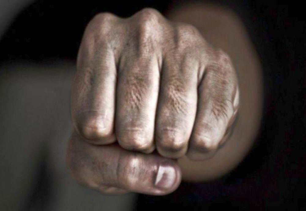 BĂRBAT CERCETAT PENTRU VIOLENȚĂ ÎN FAMILIE