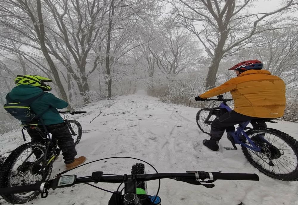 Facilități pentru practicanții de downhill și Mountain Bike