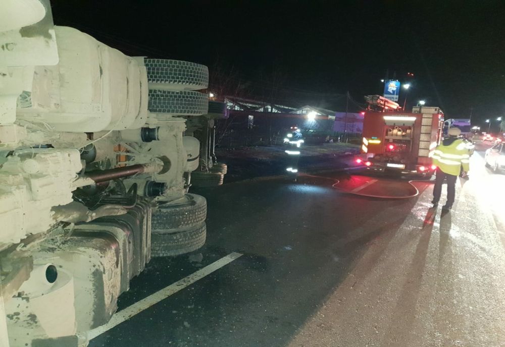 TIR cu cereale răsturnat!