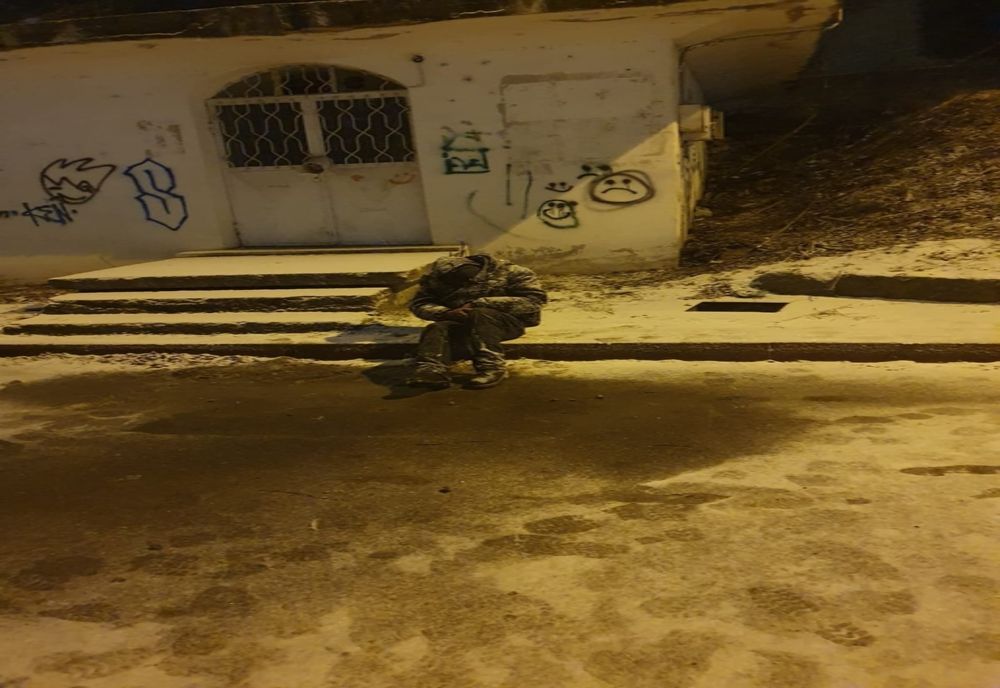 Găsiți de polițiști aproape înghețați de frig