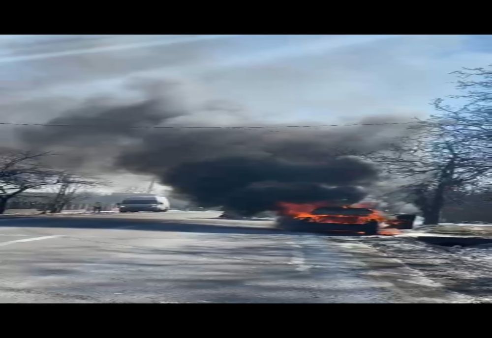 Autoturism în flăcări la Bodești (FOTO)