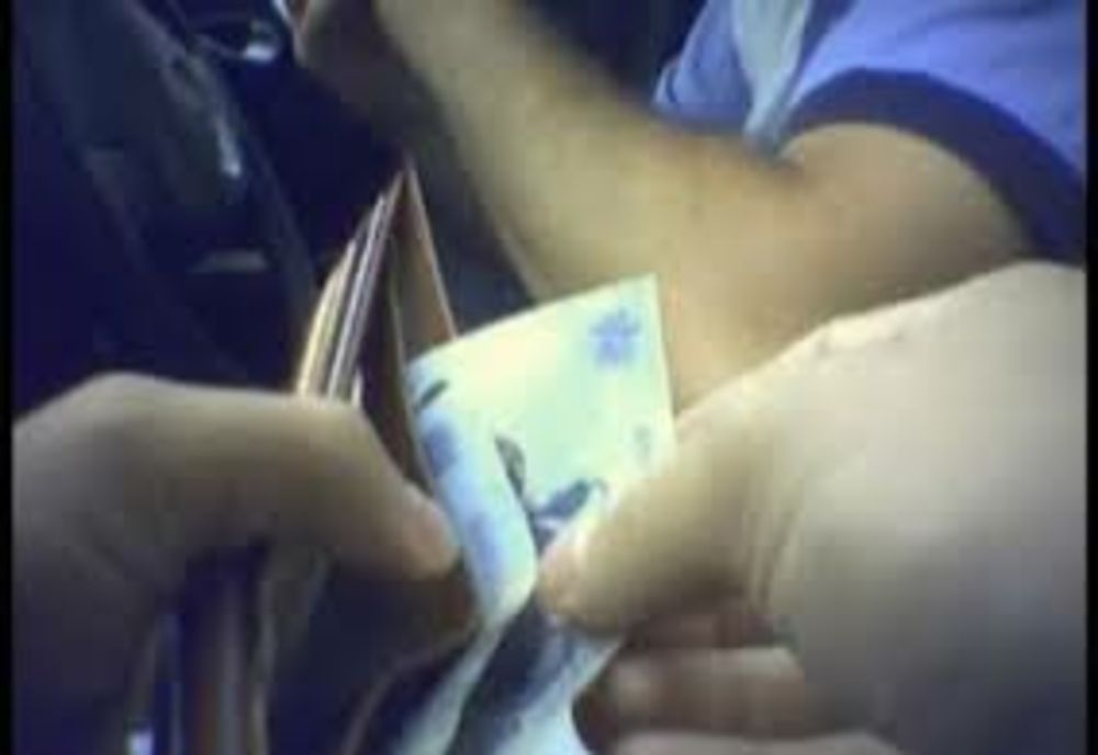 Șofer arestat pentru că a încercat să mituiască doi polițiști