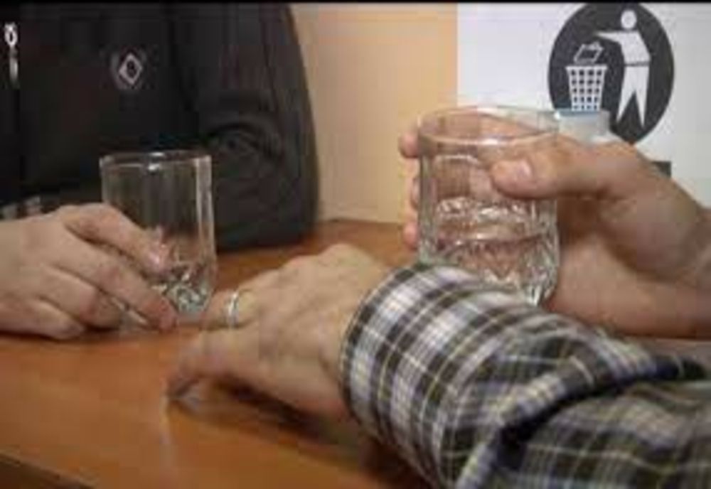 Furat de 4.000 de lei de prietenul de pahar