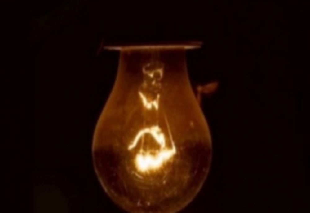 Peste 1.500 de oameni au rămas fără curent din cauza vremii