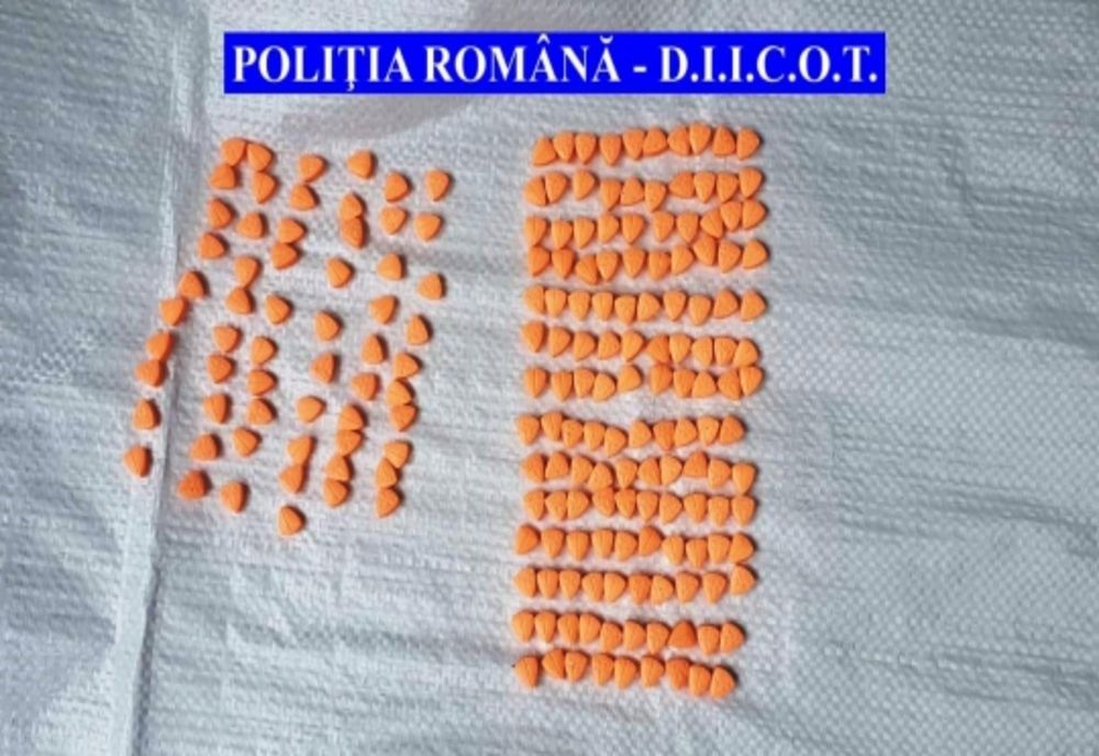 Un nemțean și un ieșean, reținuți pentru trafic de droguri de mare risc